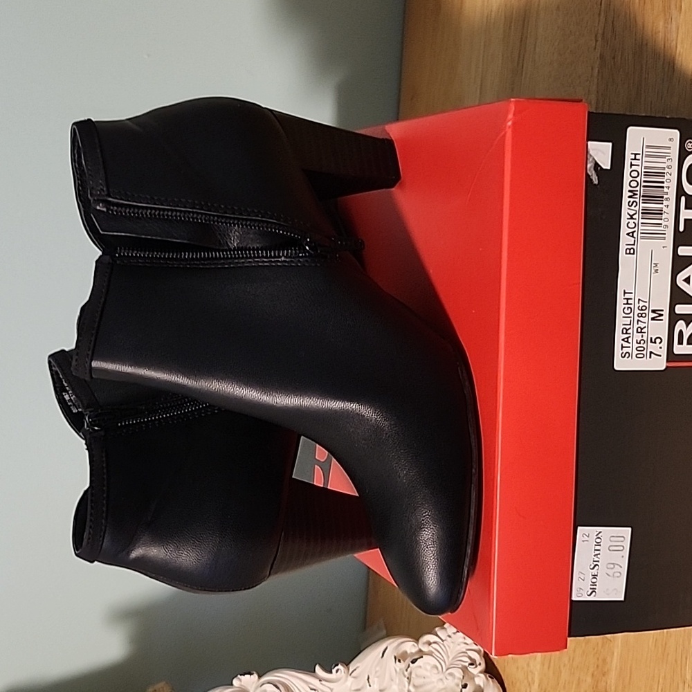 (4) NIB Womens Rialto Double Zipper Short Boots Size 7 1/2